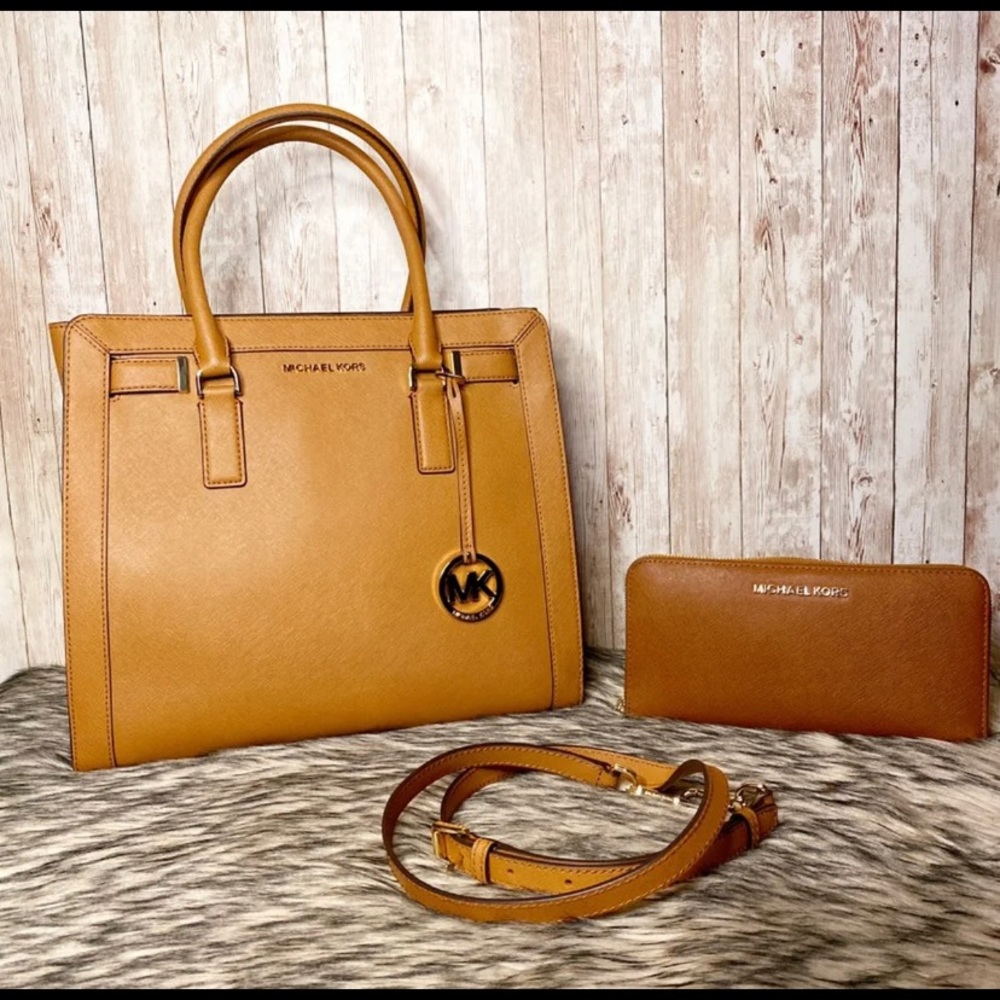 Michael Kors Dillon Top Zip Large Saffia